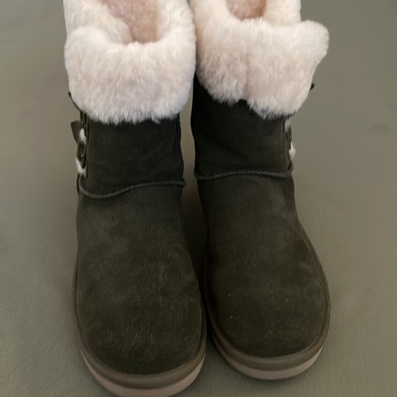 UGG KOOLABURRA  green leather color size 6” womens boots - Picture 3 of 15
